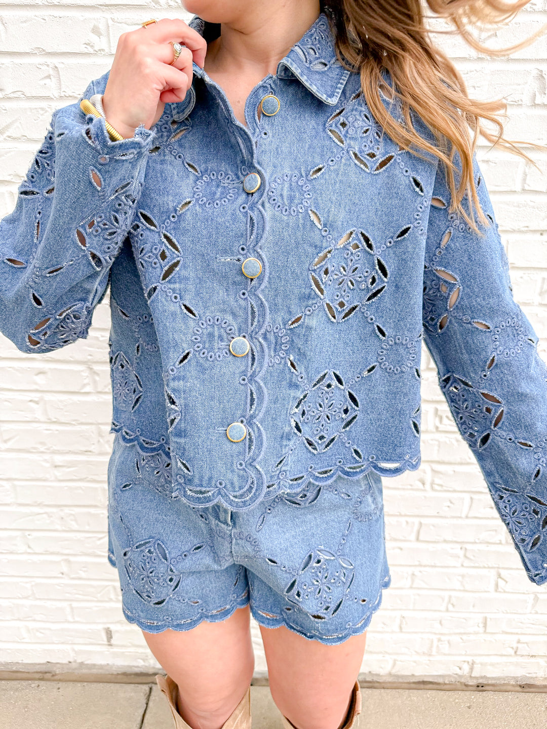 DETAIL DRIVEN SET TOP