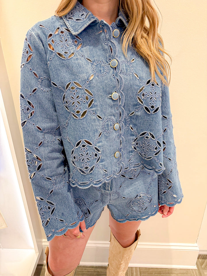 DETAIL DRIVEN SET TOP