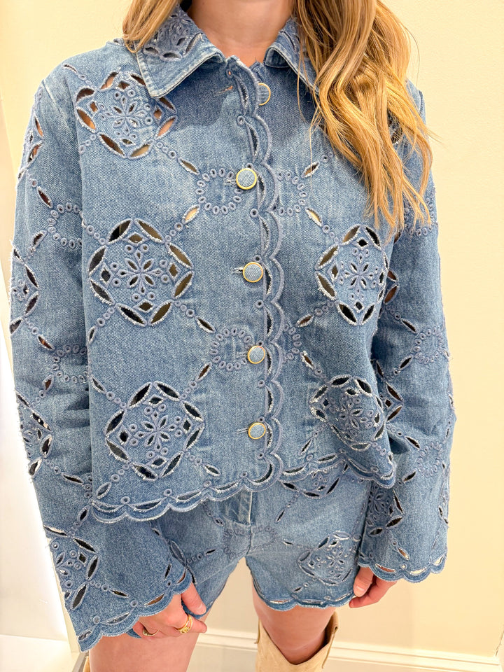 DETAIL DRIVEN SET TOP