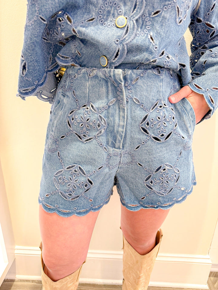 DETAIL DRIVEN SET SHORTS