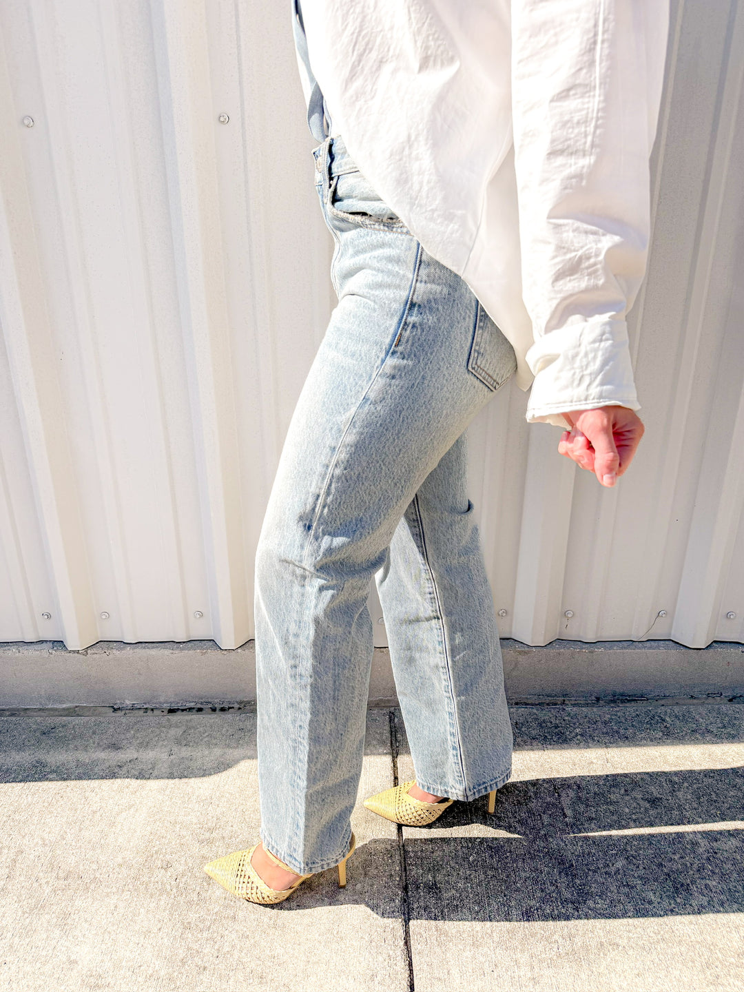 LEXI MID RISE BOWED STRAIGHT LEG JEAN