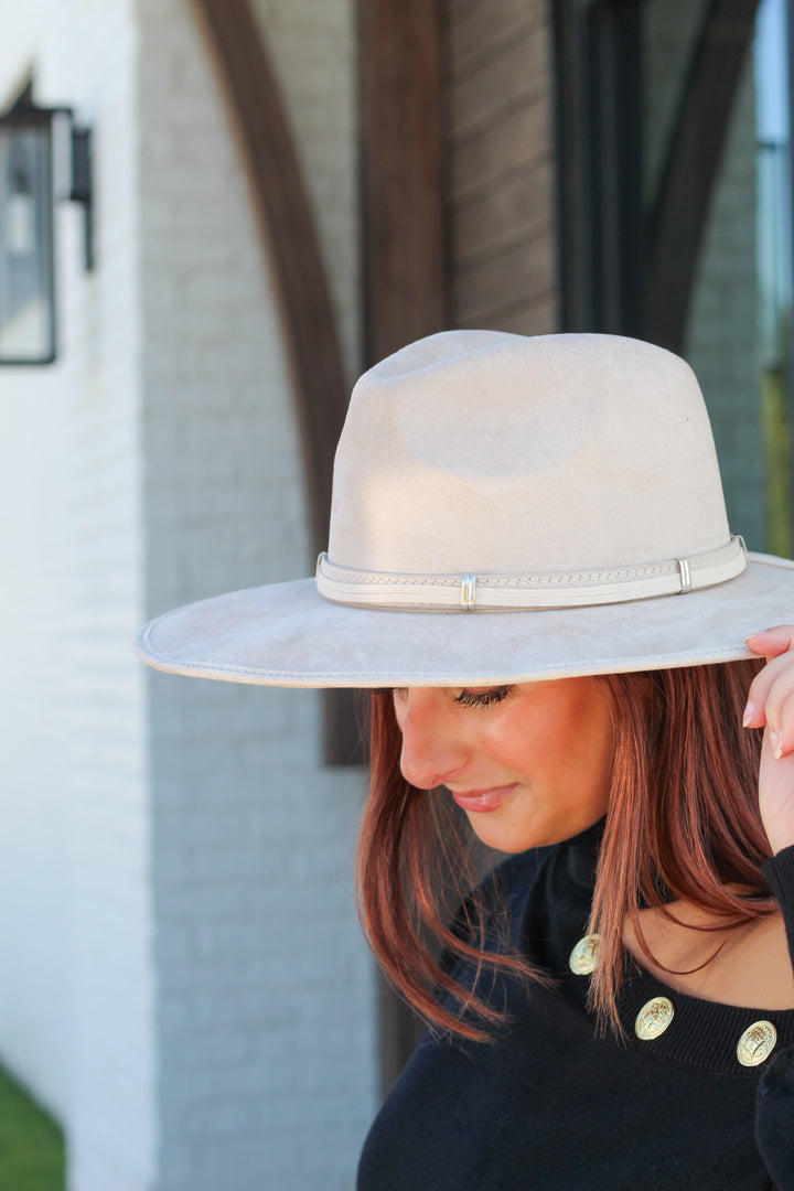 THE SIGNATURE IVORY BELTED BAND FEDORA