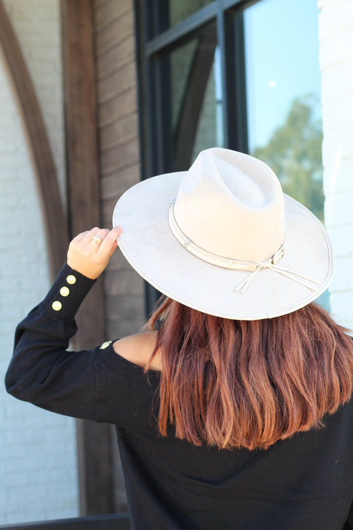 THE SIGNATURE IVORY BELTED BAND FEDORA