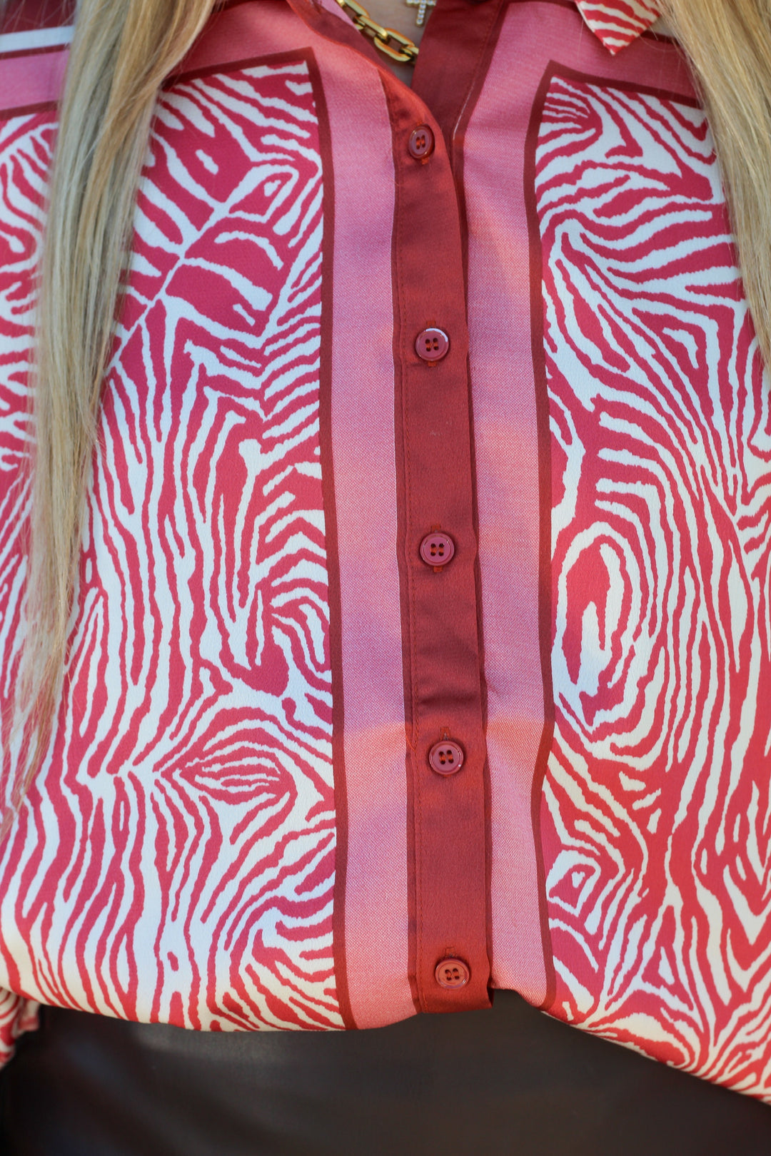 PRETTY LITTLE TIGER PRINT BUTTON DOWN TOP