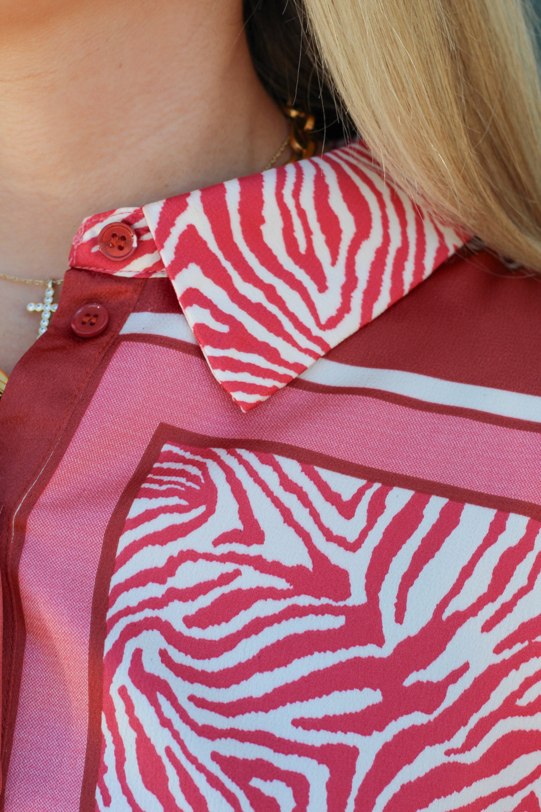 PRETTY LITTLE TIGER PRINT BUTTON DOWN TOP