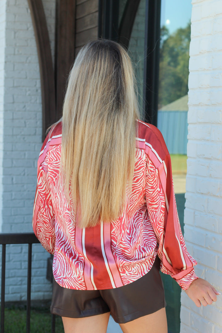 PRETTY LITTLE TIGER PRINT BUTTON DOWN TOP