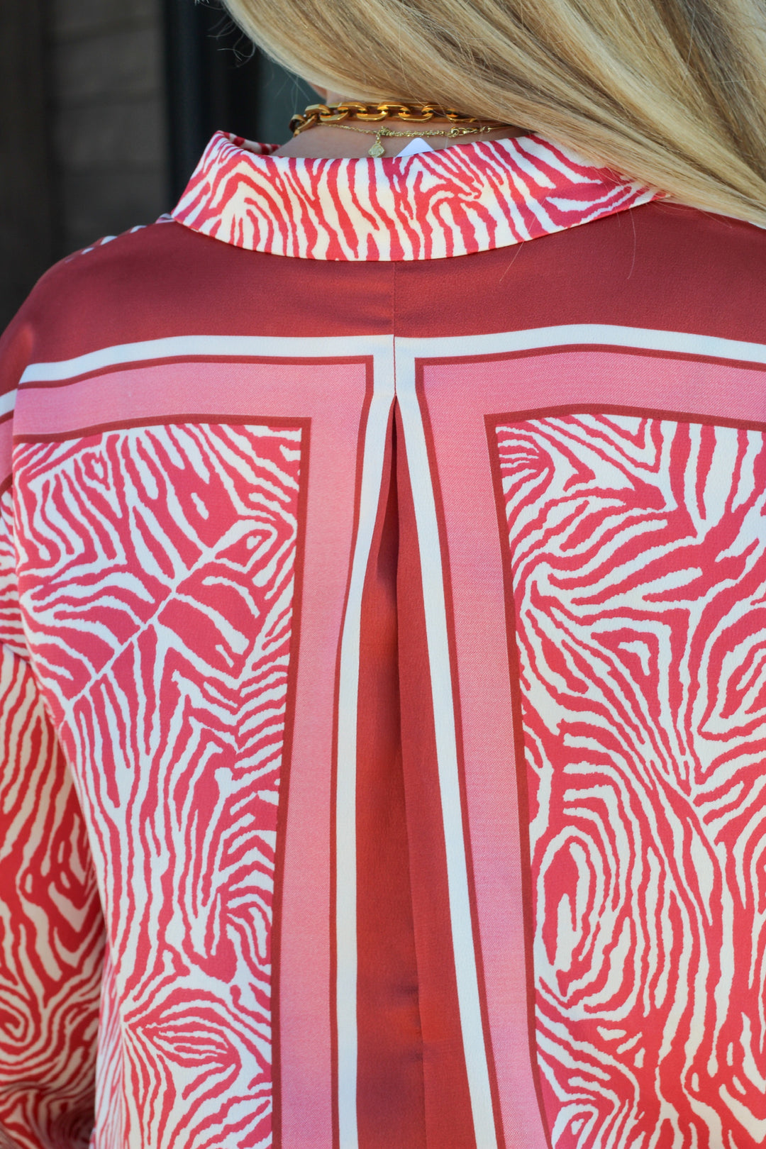 PRETTY LITTLE TIGER PRINT BUTTON DOWN TOP