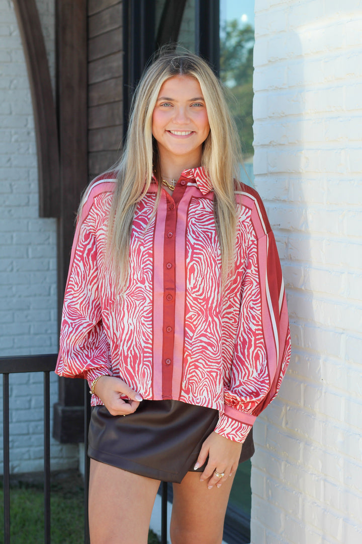 PRETTY LITTLE TIGER PRINT BUTTON DOWN TOP