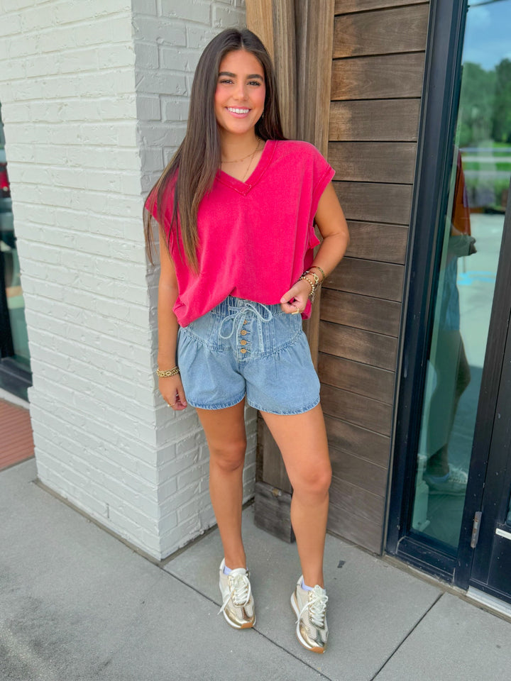 ON THE EDGE SLEEVELESS TEE