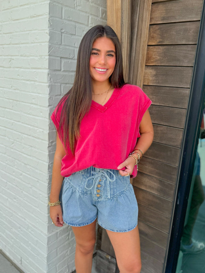 ON THE EDGE SLEEVELESS TEE