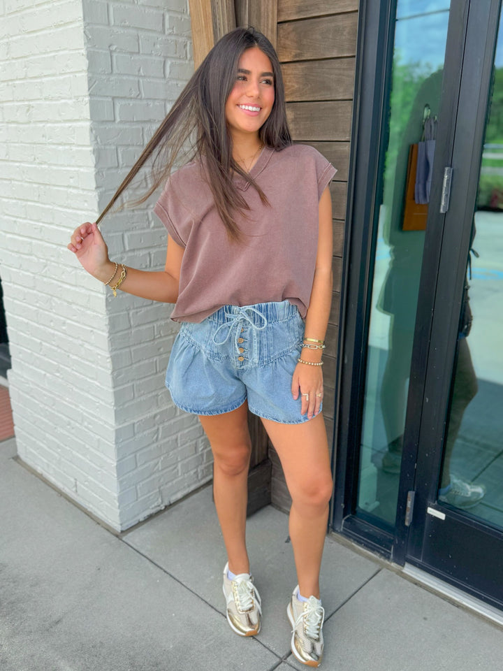 ON THE EDGE SLEEVELESS TEE