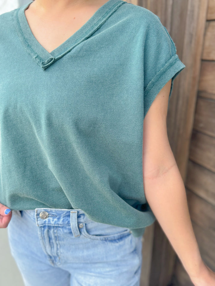 ON THE EDGE SLEEVELESS TEE