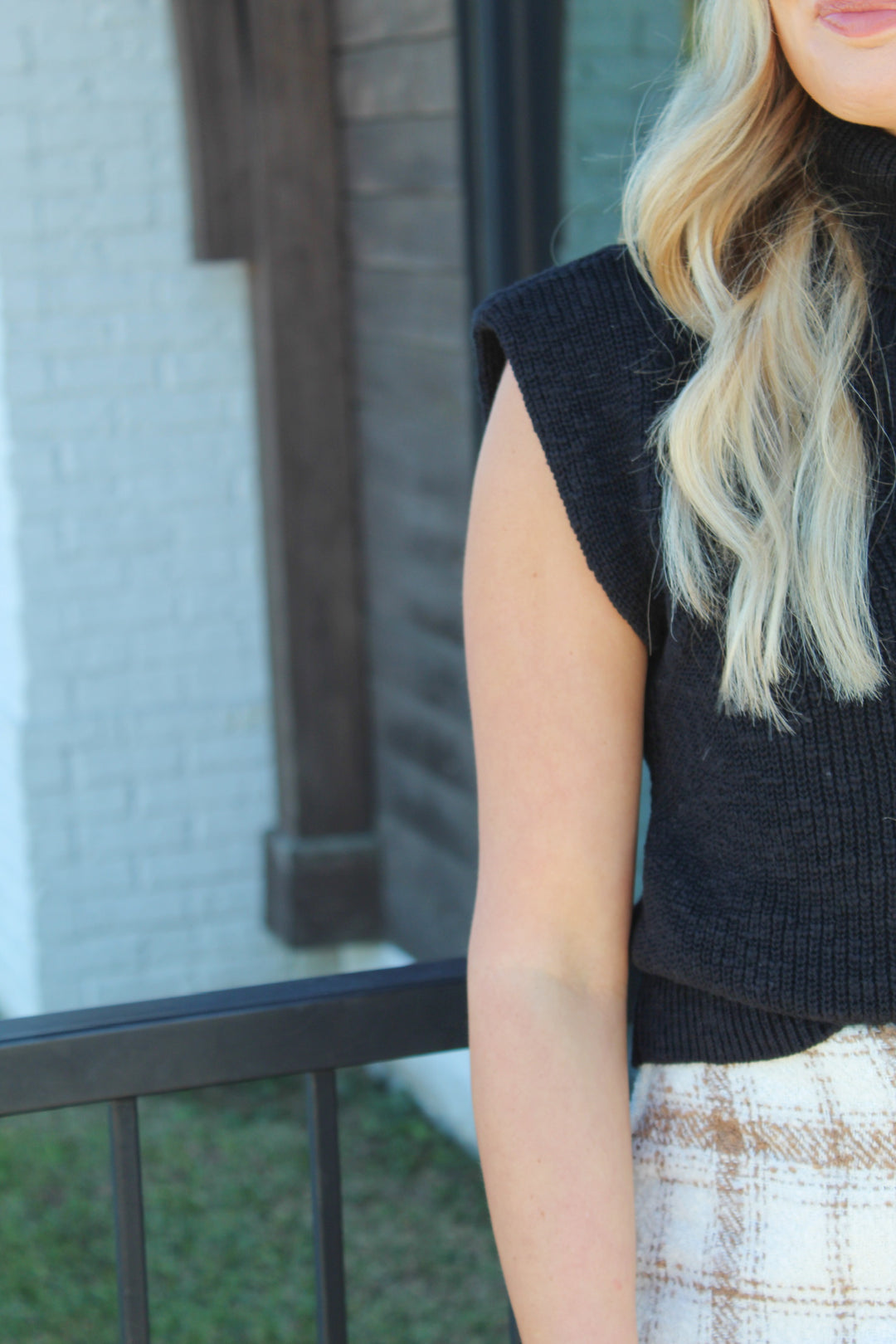 THE TAYLOR STRUCTURED CAP SLEEVE TURTLENECK TOP