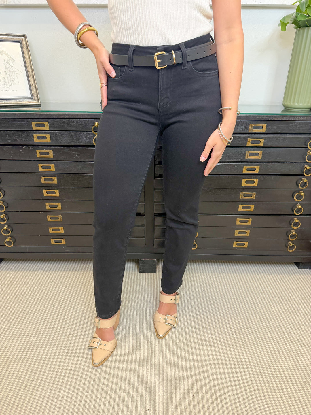 THE FAVORITE BLACK STRAIGHT LEG JEAN