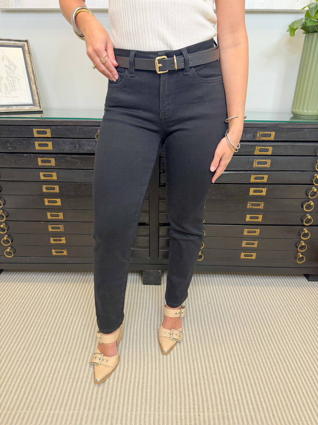 THE FAVORITE BLACK STRAIGHT LEG JEAN