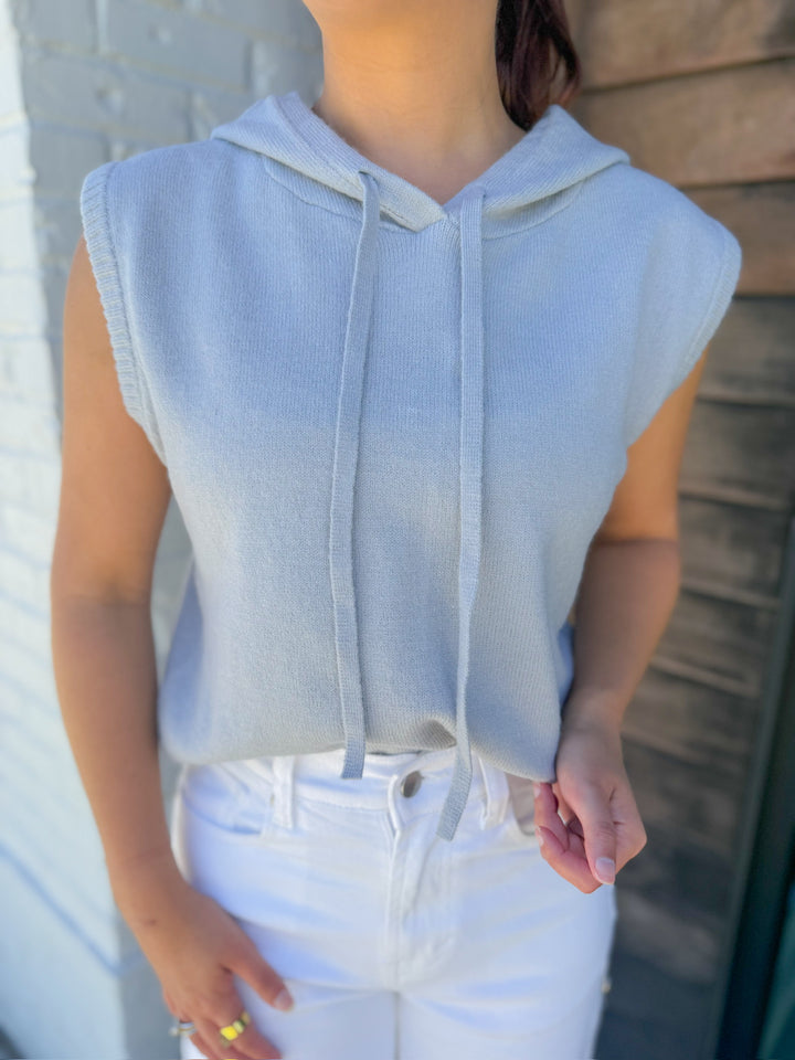 MISTY KNIT SLEEVELESS SWEATER HOODED VEST