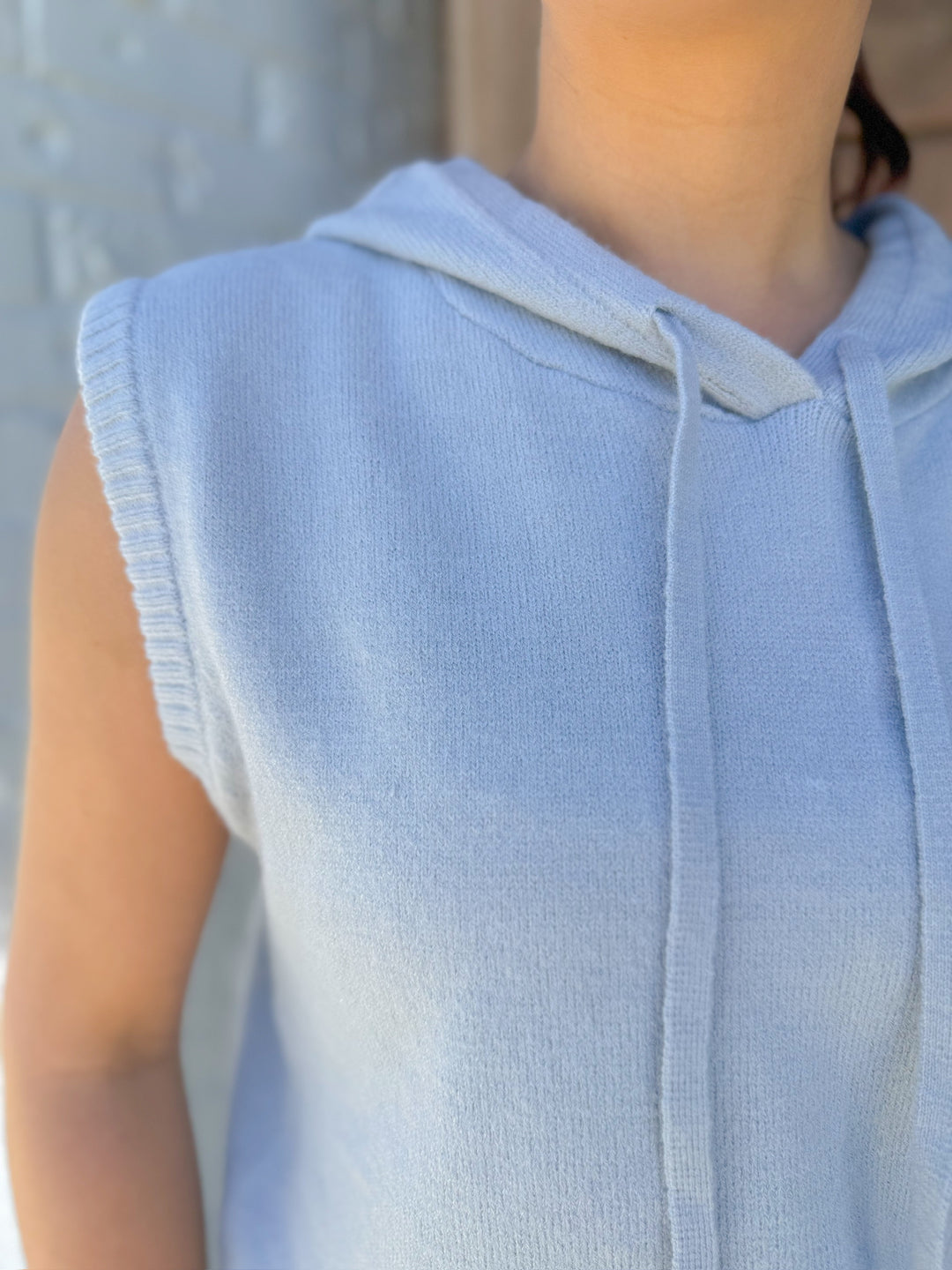 MISTY KNIT SLEEVELESS SWEATER HOODED VEST