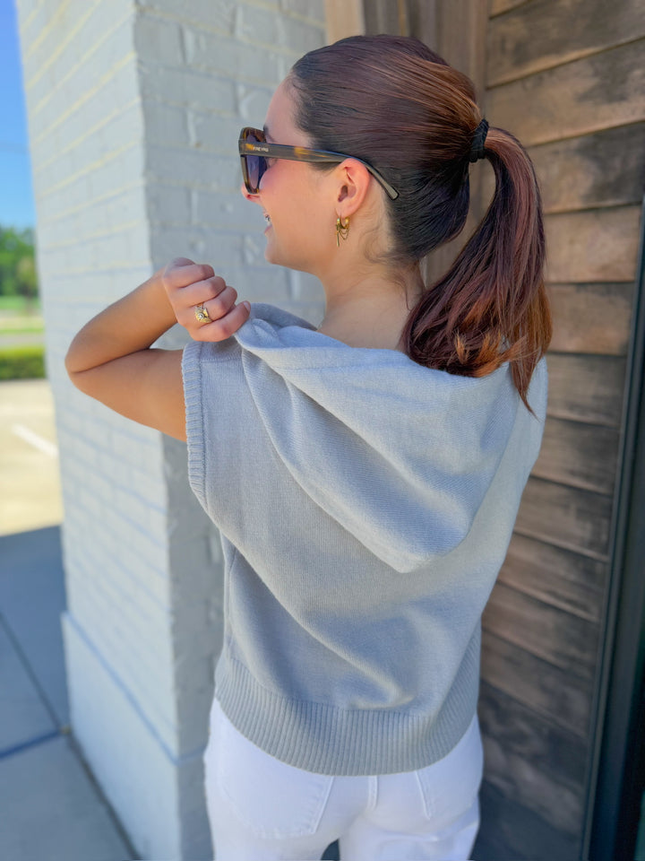 MISTY KNIT SLEEVELESS SWEATER HOODED VEST